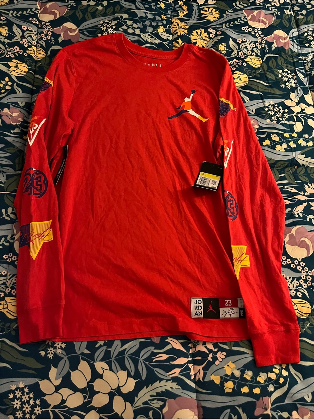 Jordan Men’s Red Long-Sleeve Graphic Shirt Size Small New with Tags
